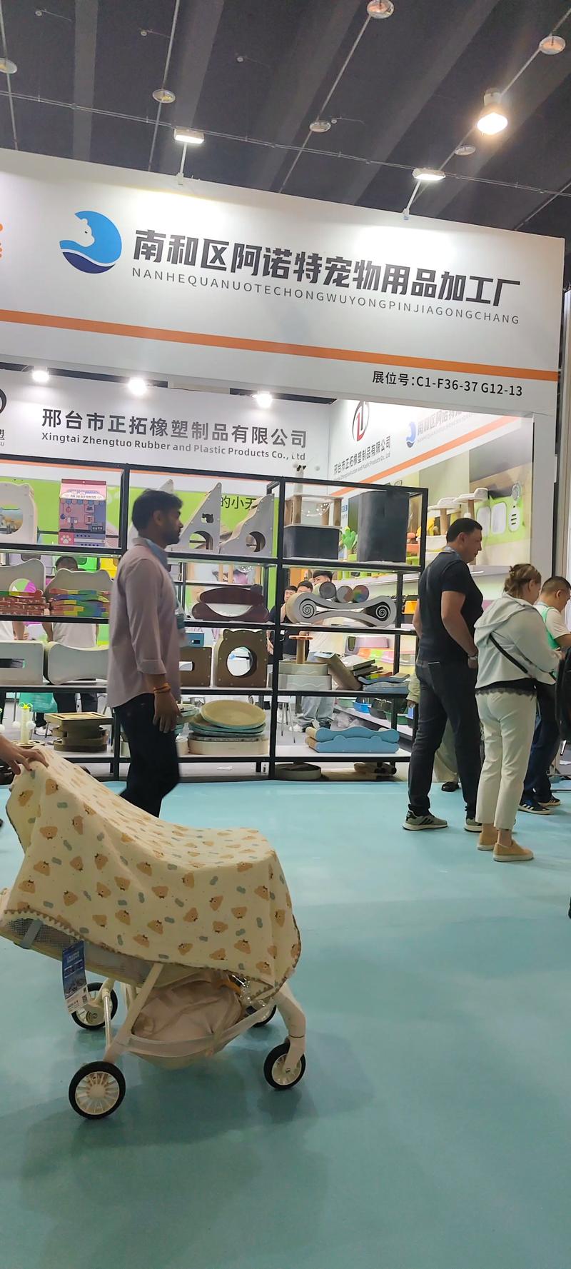 義烏寵物展圓滿(mǎn)閉幕，跨境電商與貓爬架生產(chǎn)商引領(lǐng)行業(yè)新浪潮